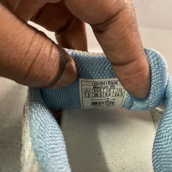 Brooks Shoes Women’s 7.5 B Adrenaline GTS 11th Edition Athletic Sneakers Silver - Picture 8 of 8